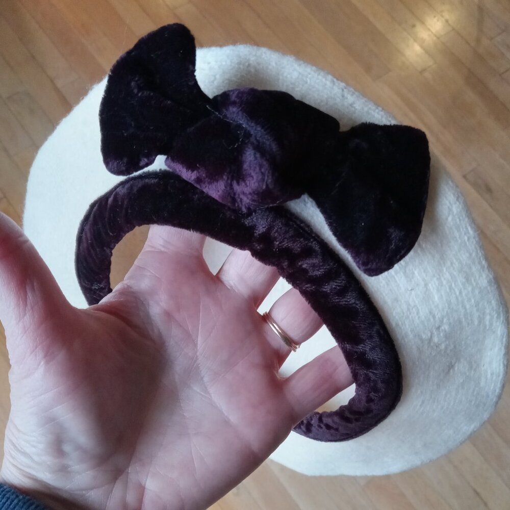 Girl's or Petite Woman's Czech Cream Wool Beret with Black Velvet Bow